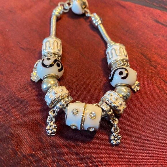 18cm Charm Bracelet with 13 Assorted Pandora Style White and Silver Charms - Picture 3 of 4